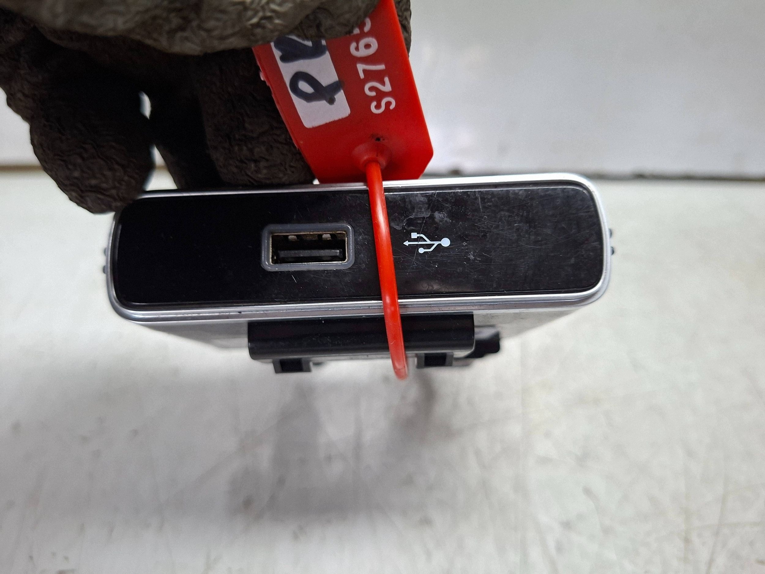 USB-Steckdose Fiat 500L Lift 2017- OEM S27658580