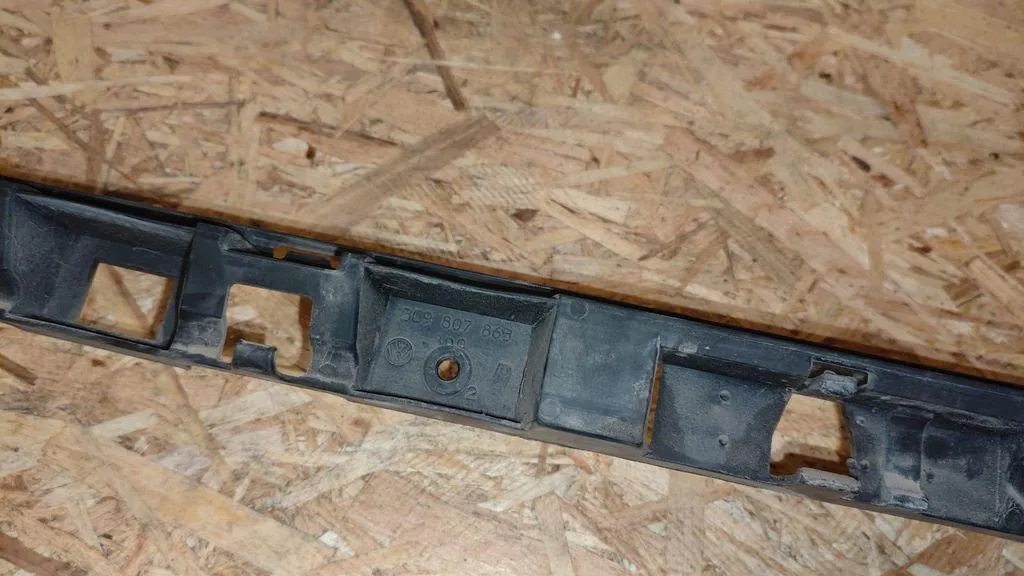 Support ressort arrière VW Passat B6 Variant 3C9807863 image 4