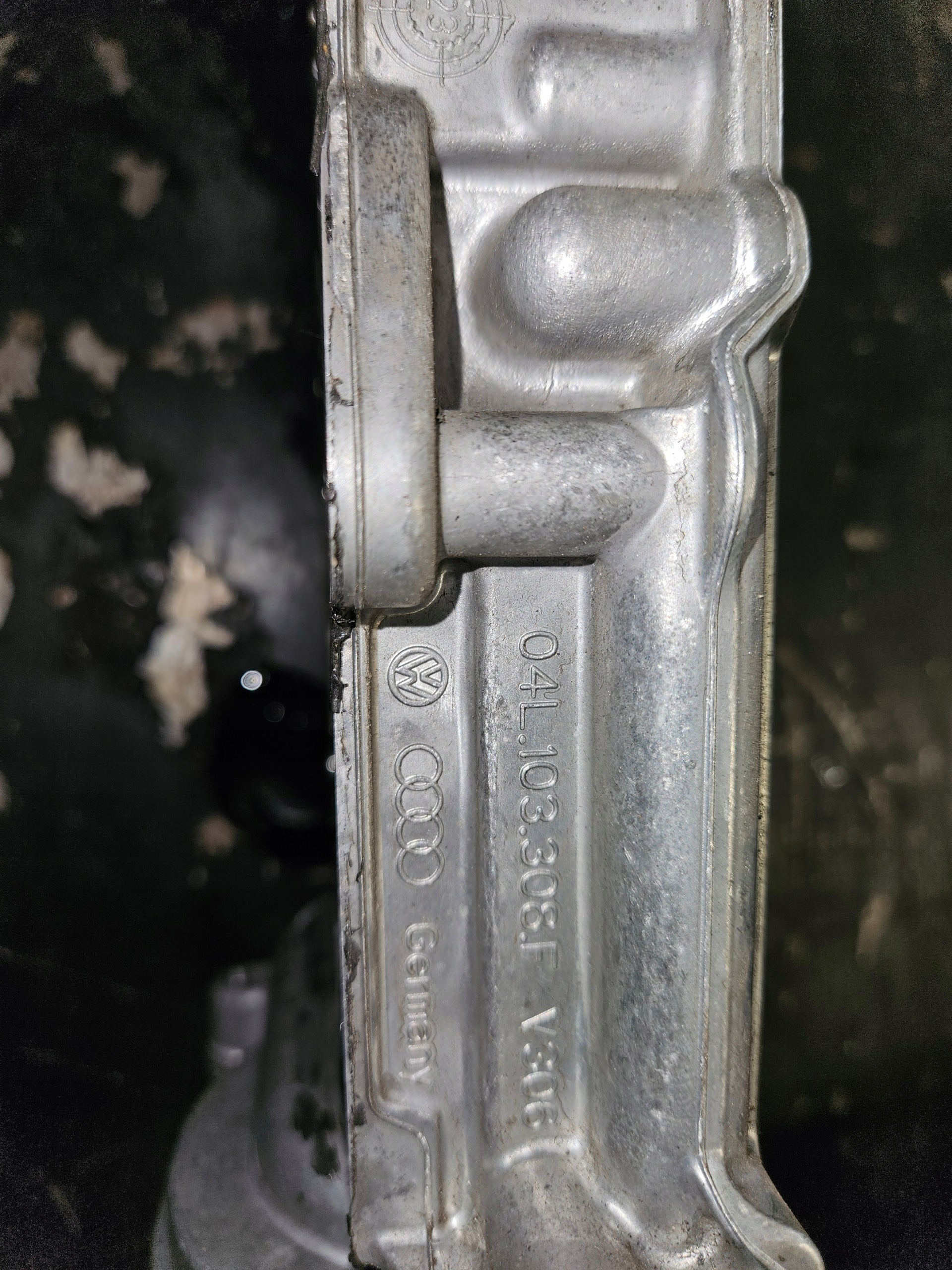 VW AUDI SKODA 2.0 TDI Distributiekettingdeksel 04L103308F image 3