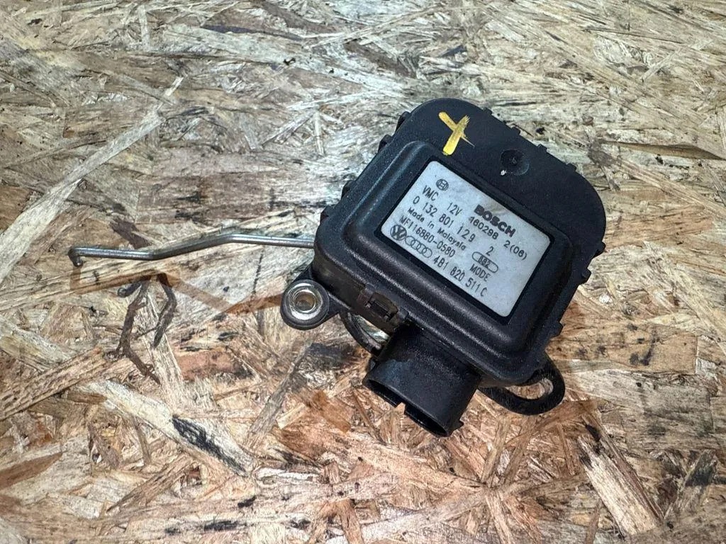 Luftflödesventilmotor Audi A6 (4B2, C5) 0132801129 1.9L image 2