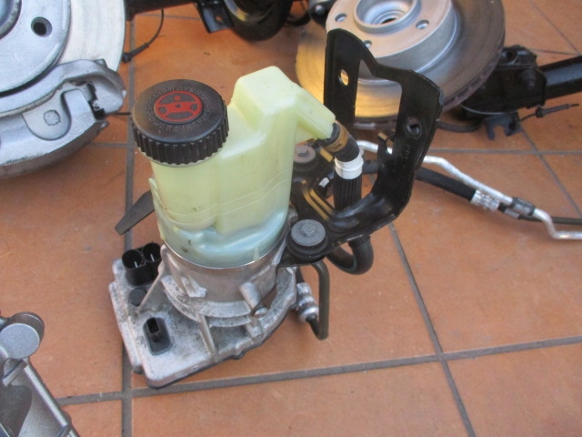 Säiliö ohjaustehostimen pumpulle A0035423 image 7