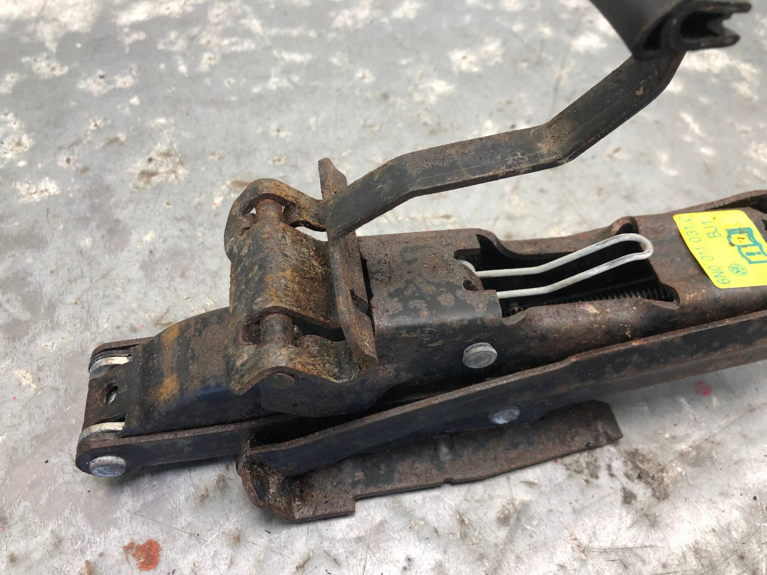 VW POLO 6N Tunkin korvake ja avain, OEM 6N0011031CBILI image 4