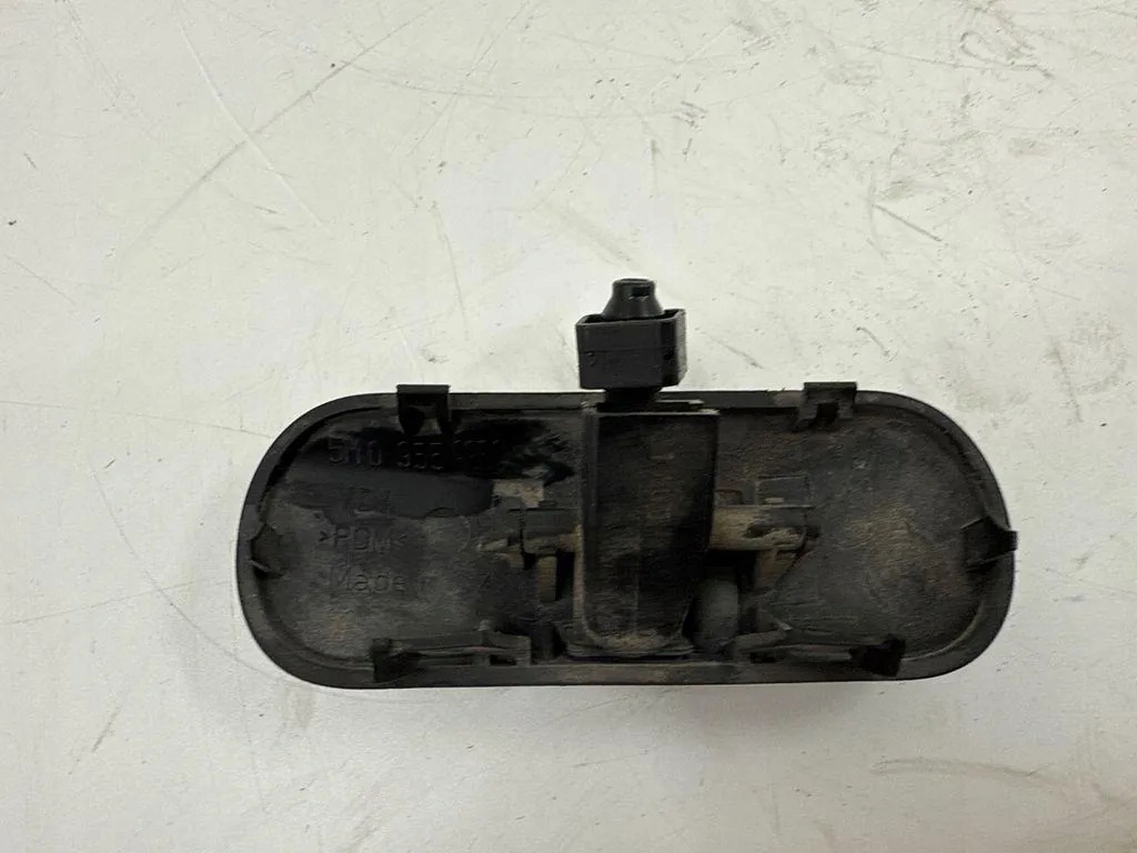 VW Passat Variant B6 vasen pysty lista 5M0955985C image 4