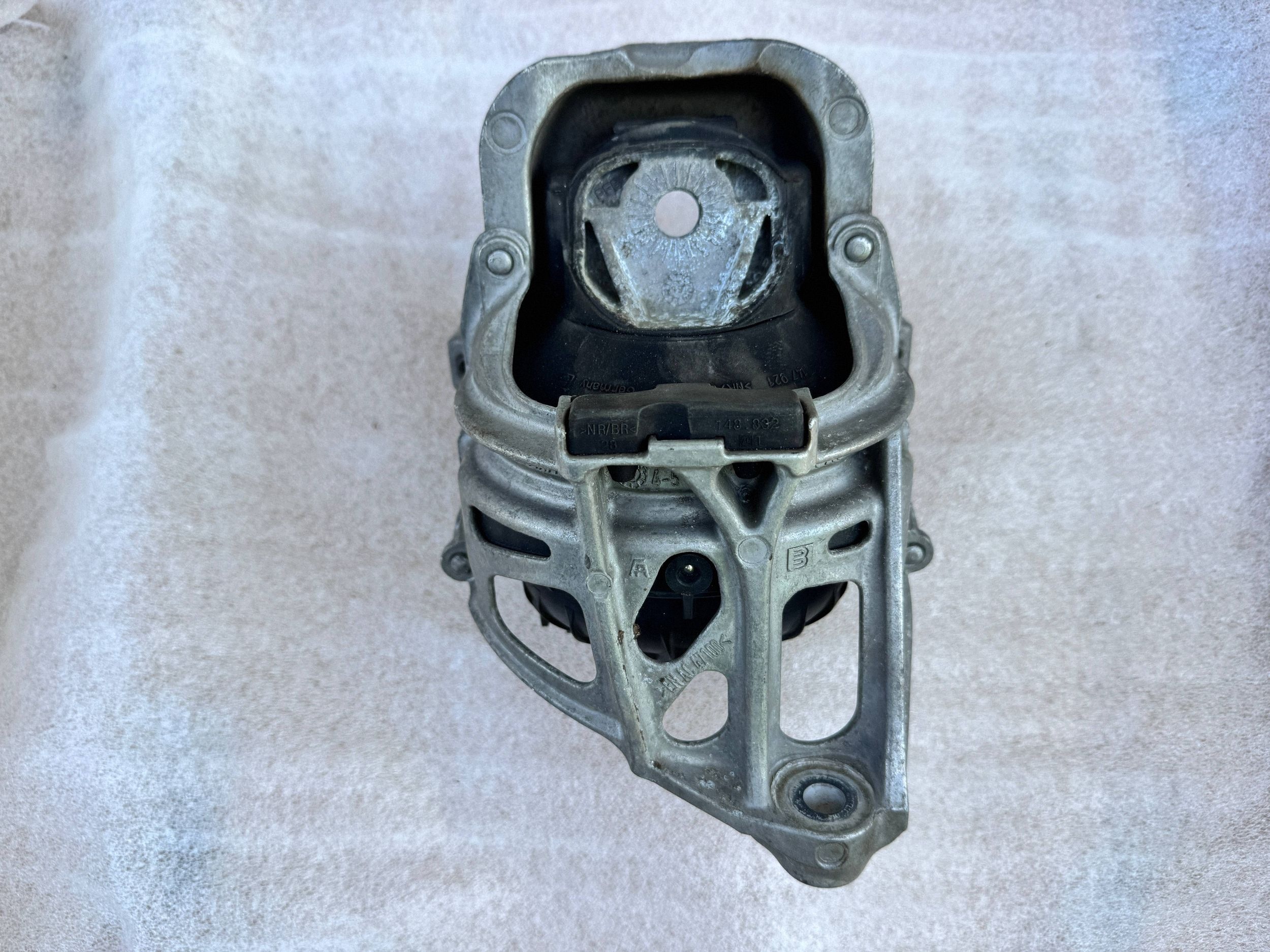 Audi A4 A5 A6 A7 Q5 Q7 Q8 Engine Mount Left 4M0199371FT image 2