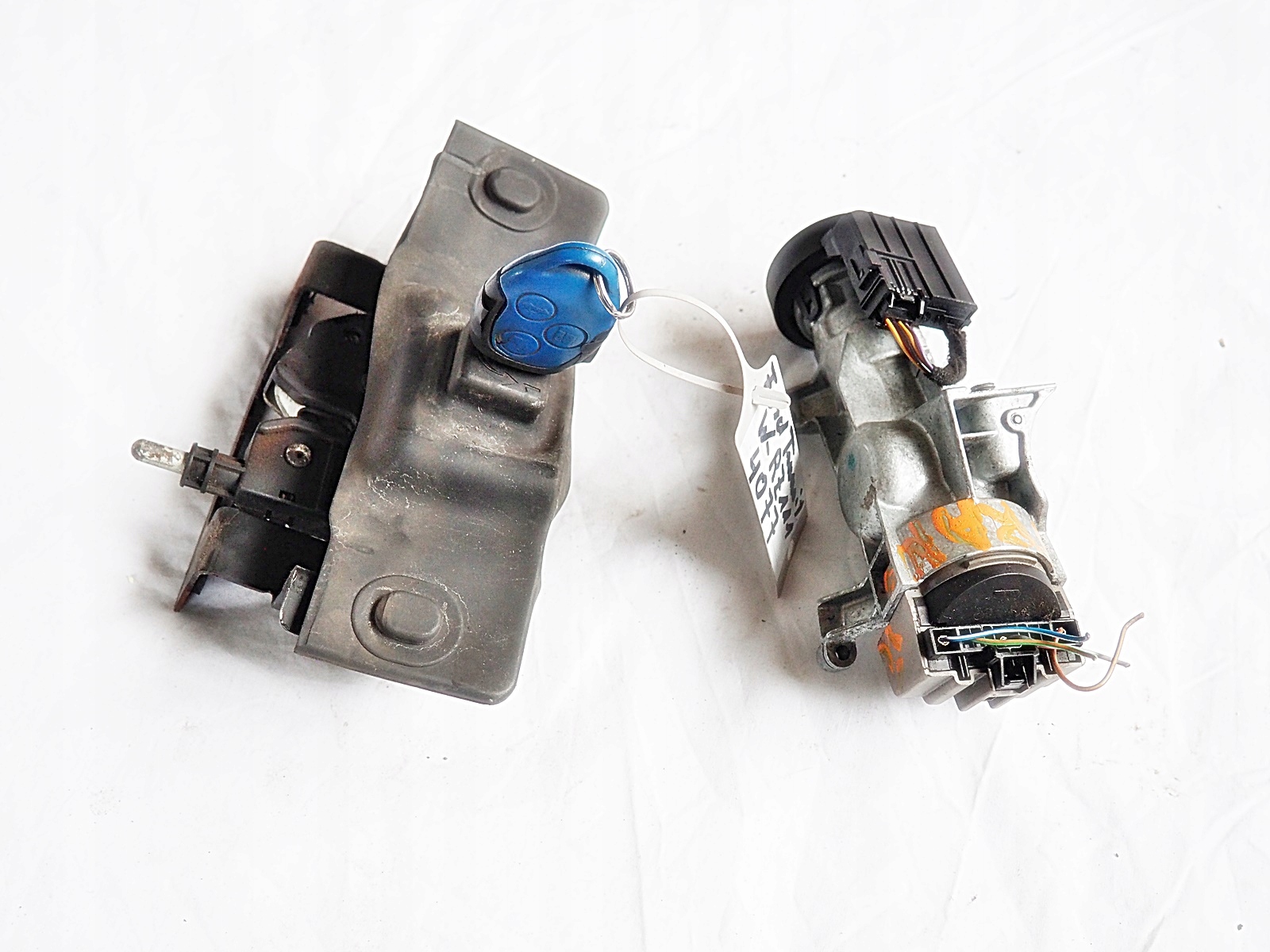 Ford Transit VII 2006-13 Verrou de capot avec insert image 3