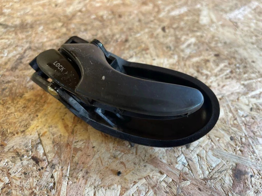 Innerdörrhandtag Vänster Fram Ford Focus MK1 image 2