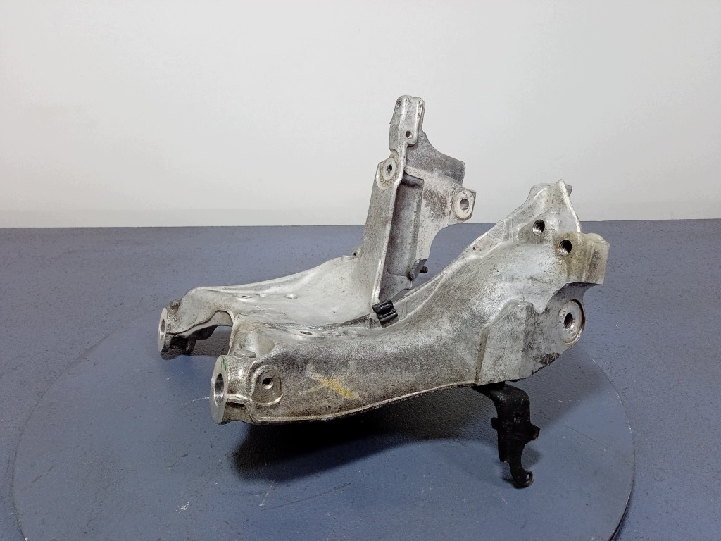 Audi A6 C8 2.0 TDI moottorin kiinnike 80A399295
