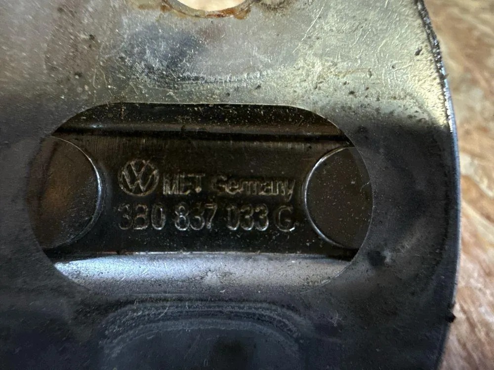 Gâche de serrure de porte VW Golf IV 3B0837033G image 5