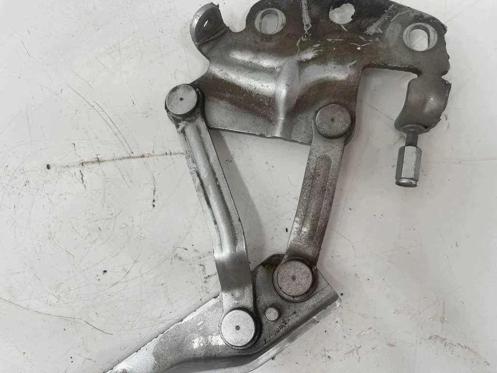 Support moteur gauche VW Passat B6 3AA823302 image 3
