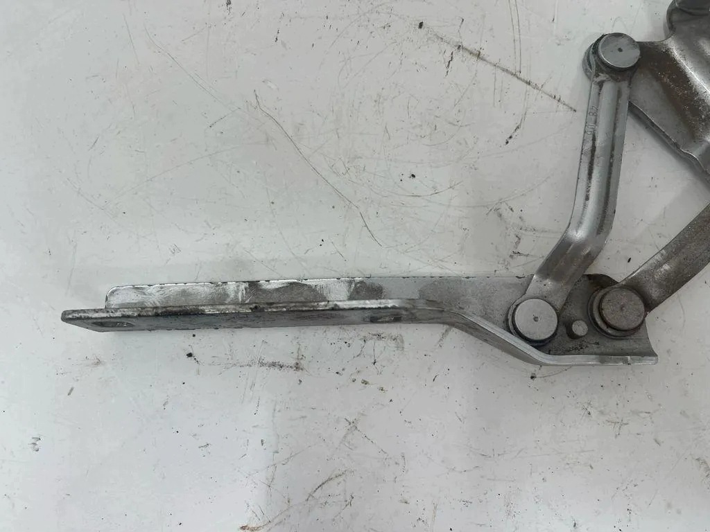 Support moteur gauche VW Passat B6 3AA823302 image 4