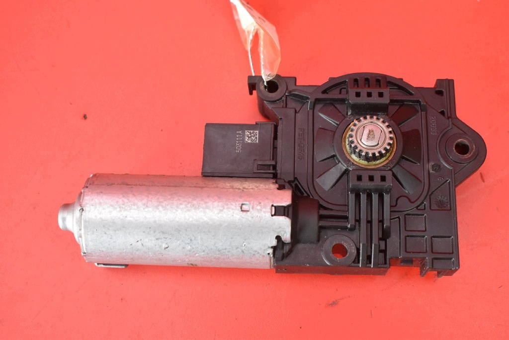 SILNICZEK SZYBERDACHU 10030662B VOLVO V60 II 23-