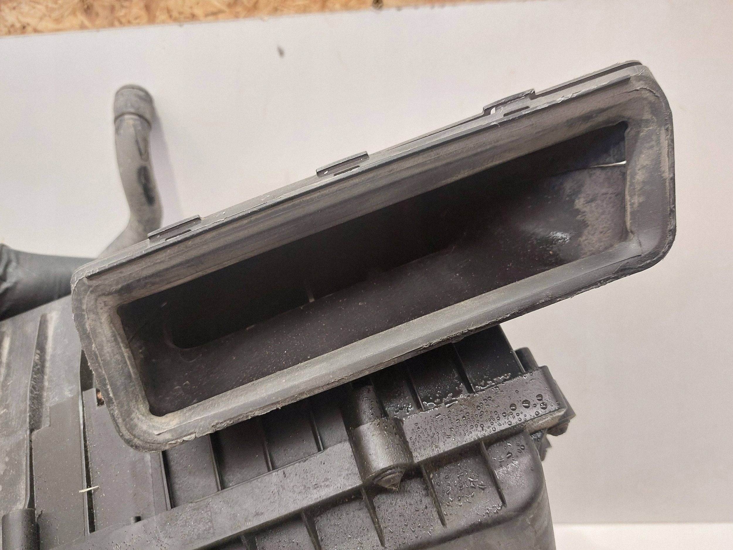 Filtro de Ar Skoda OE 5Q0129618B Usado image 4