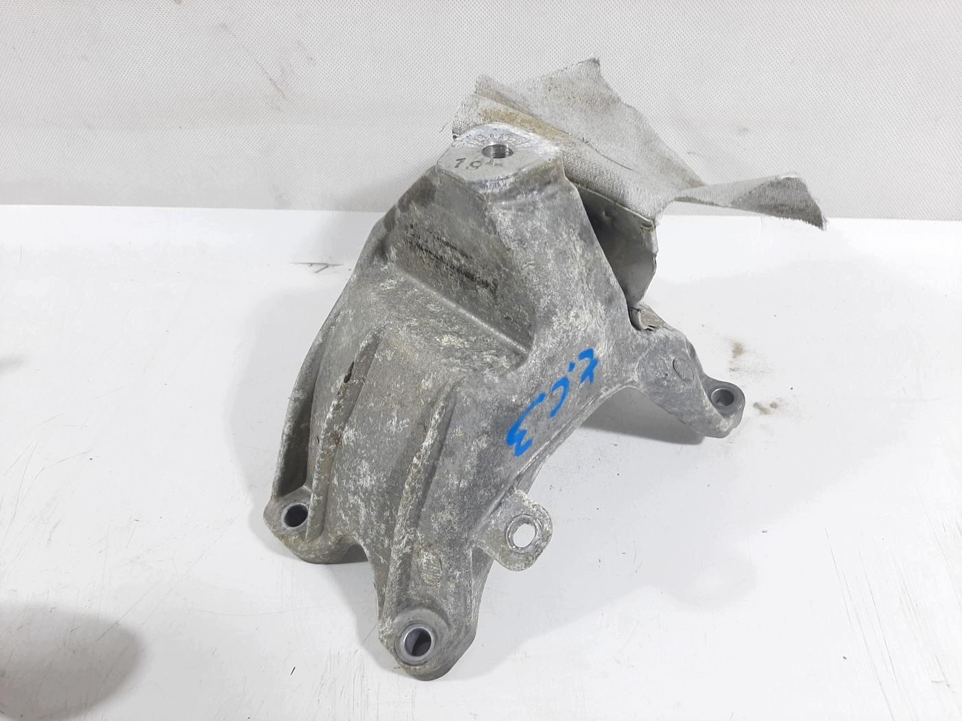 Carcasa de distribución VW Polo V 1.2 12V 03E109211P
