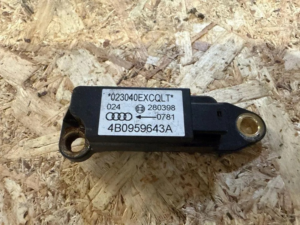 Audi A6 C5 Side Impact Sensor 4B0959643A image 3