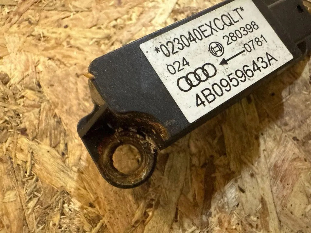 Audi A6 C5 Side Impact Sensor 4B0959643A image 5