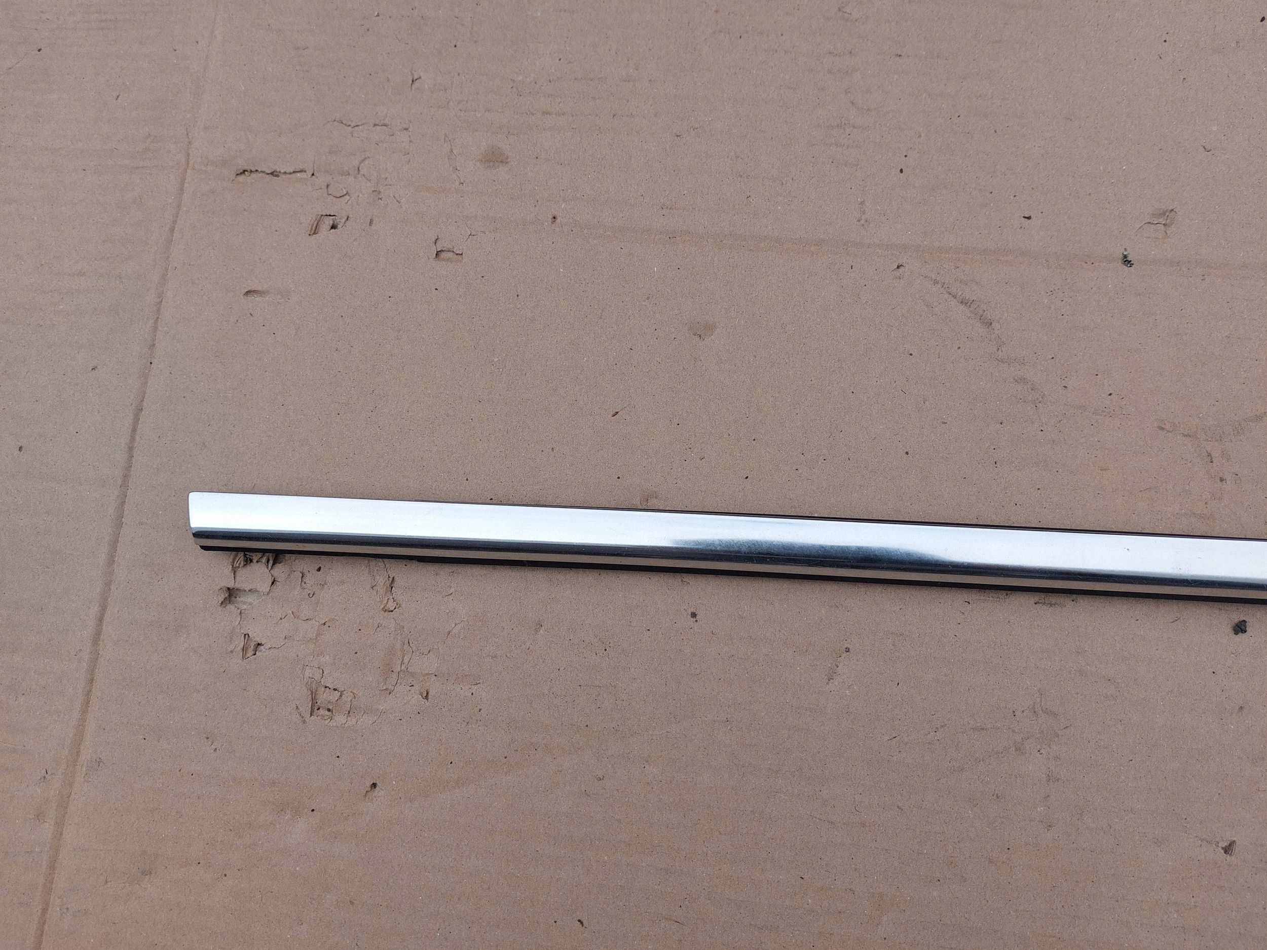 VW Passat B6 2007 Rechter raamstrip achterdeur OEM 3C9839476B image 3