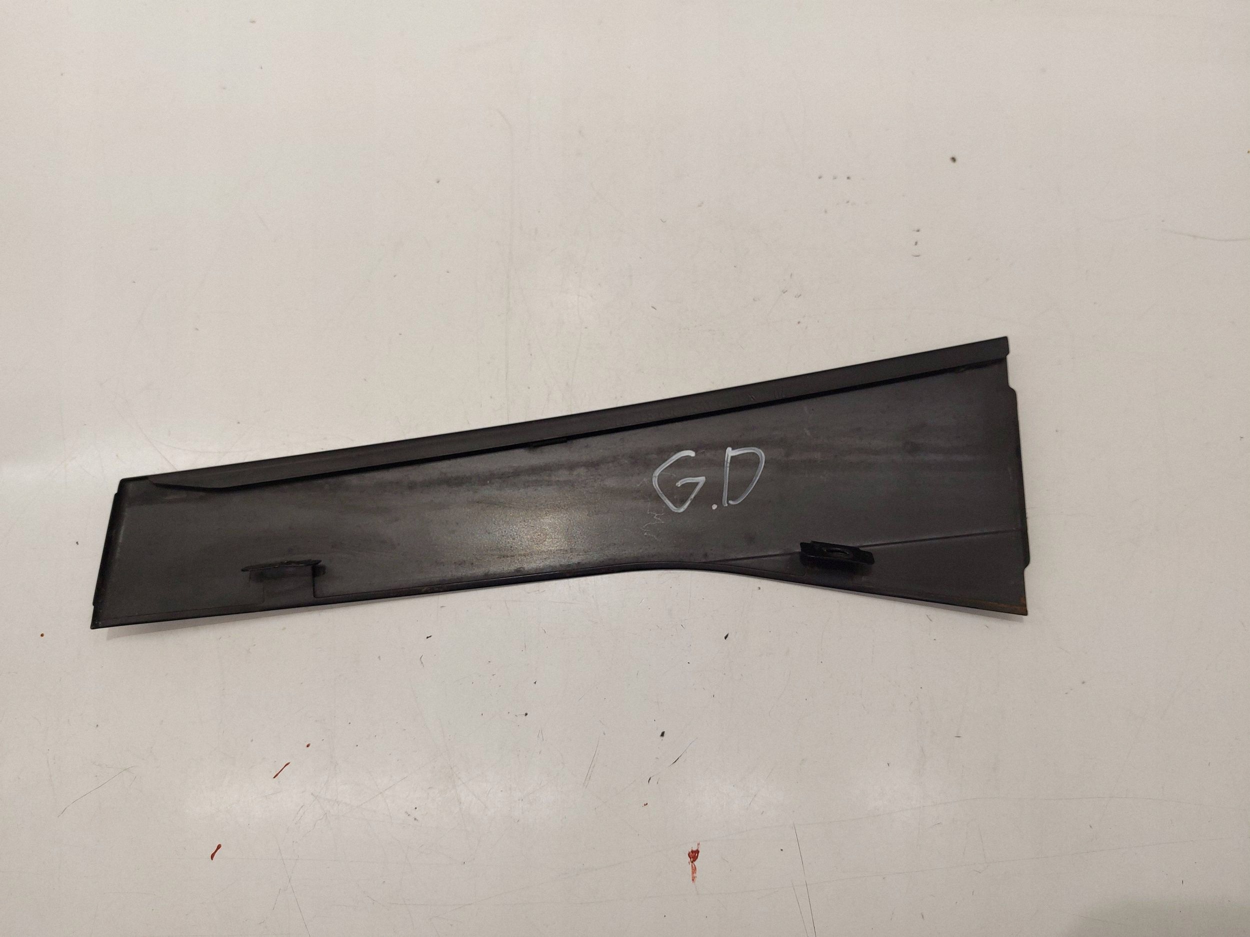 VW Passat B6 2009 Oikea takaovi lasin lista 3C9839904B