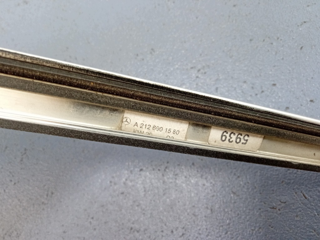 Mercedes E-Klasse W212 Dachleiste links Chrom OEM A2126901580 image 8