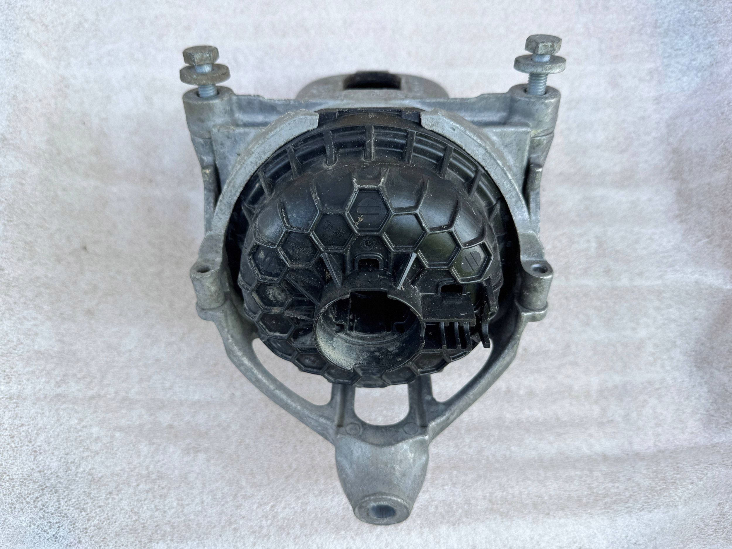 Audi A4 A5 A6 A7 Q5 Q7 Q8 Moottorin kiinnike oikea 4M0199372GA