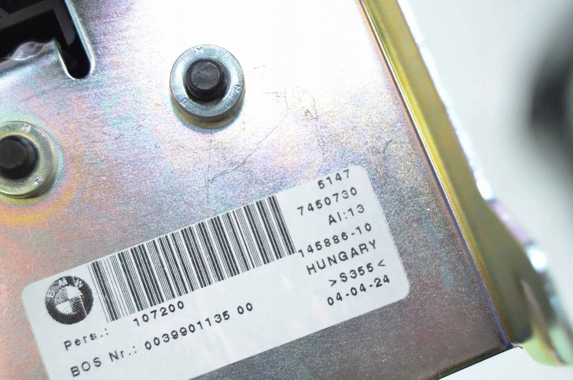 BMW 3 G20 G21 2022 tavaratilan rullaverhon pidike