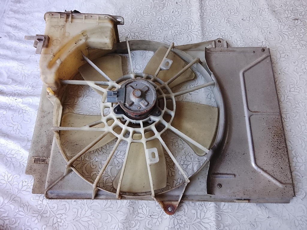 Toyota Yaris I Radiateurventilator met reservoir