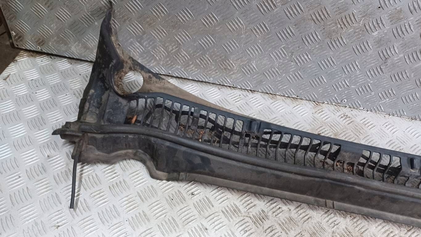 Pöydän alla Ford Mondeo MK5 DS73-F02216-B