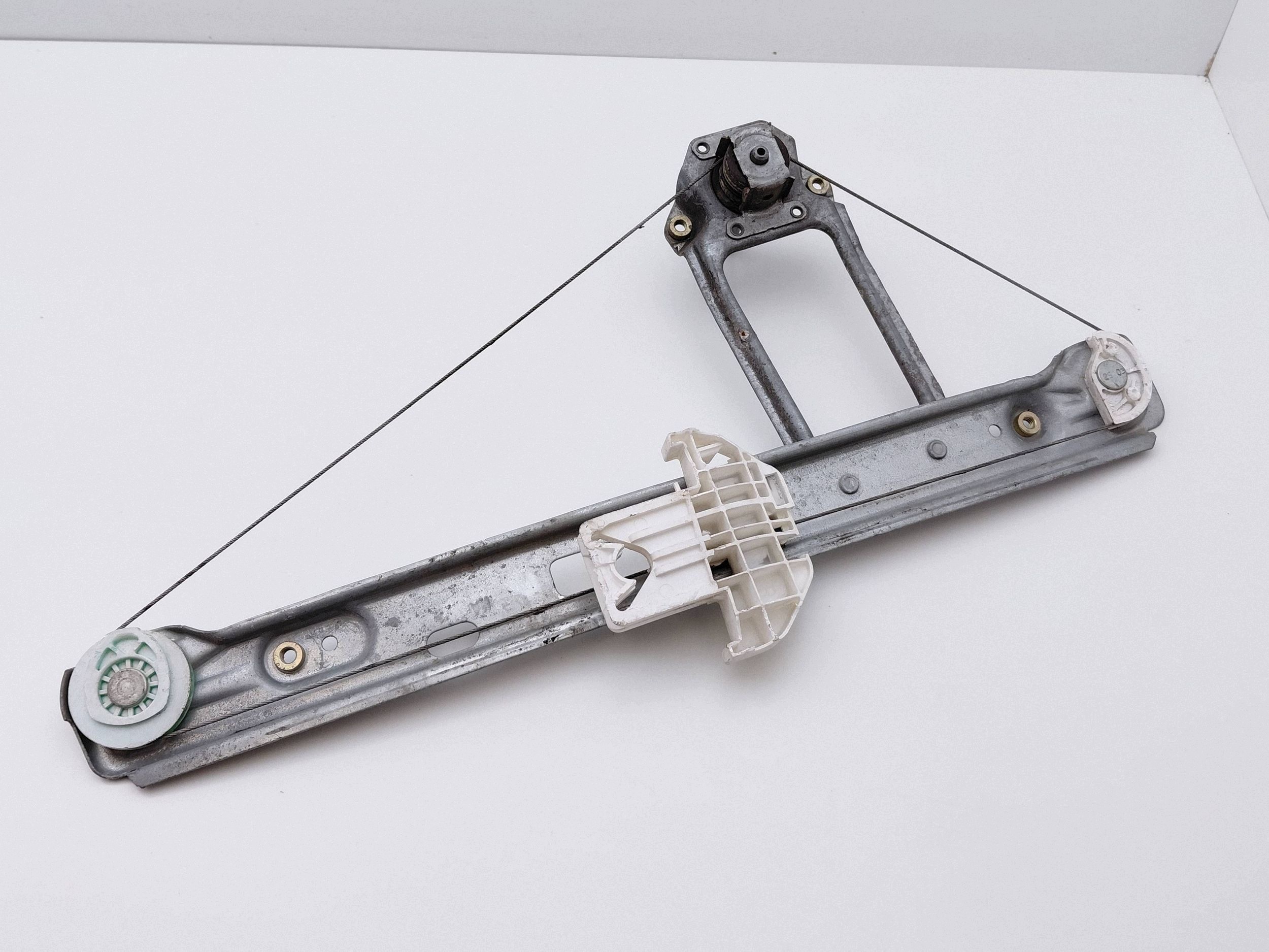 Ford Focus I Manual Window Regulator image 2