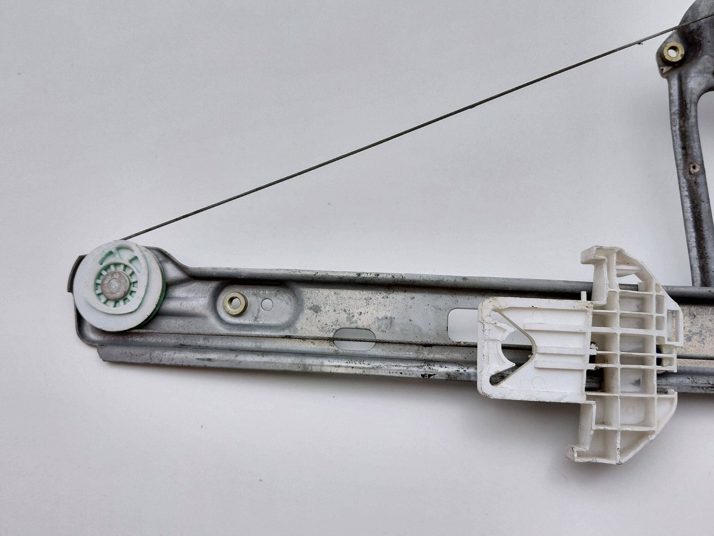 Ford Focus I Manual Window Regulator image 3