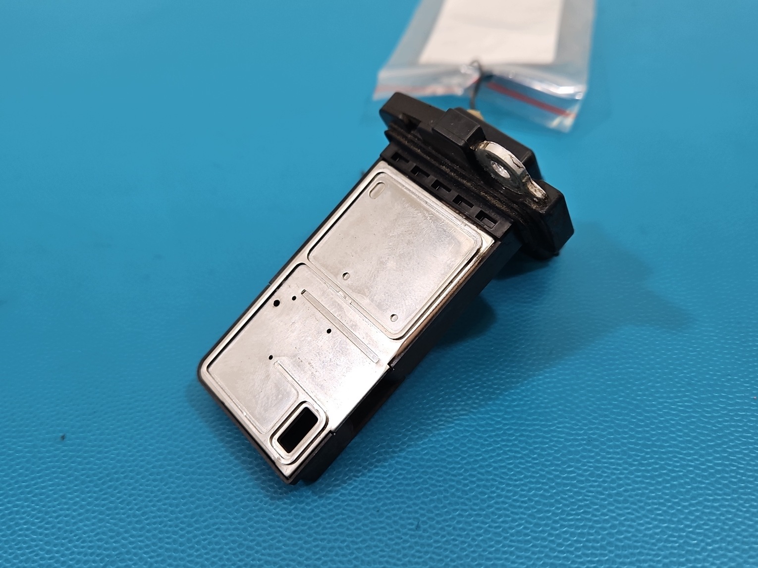Subaru Forester II 2.0 Boxer MAF Sensor image 2
