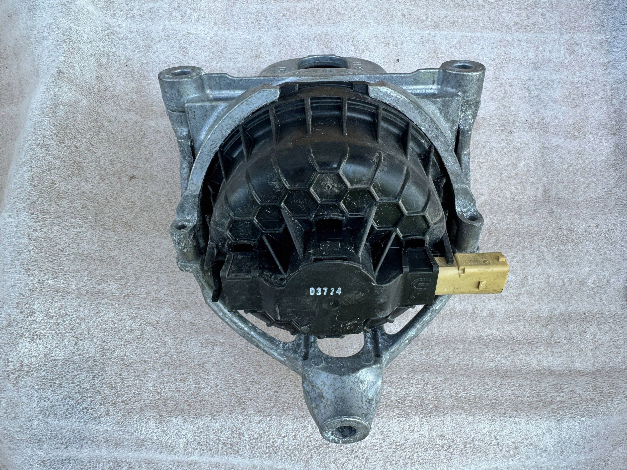 Audi A4 A5 A6 A7 Q5 Q7 Q8 Moottorin kiinnike oikea 4M0199372HD