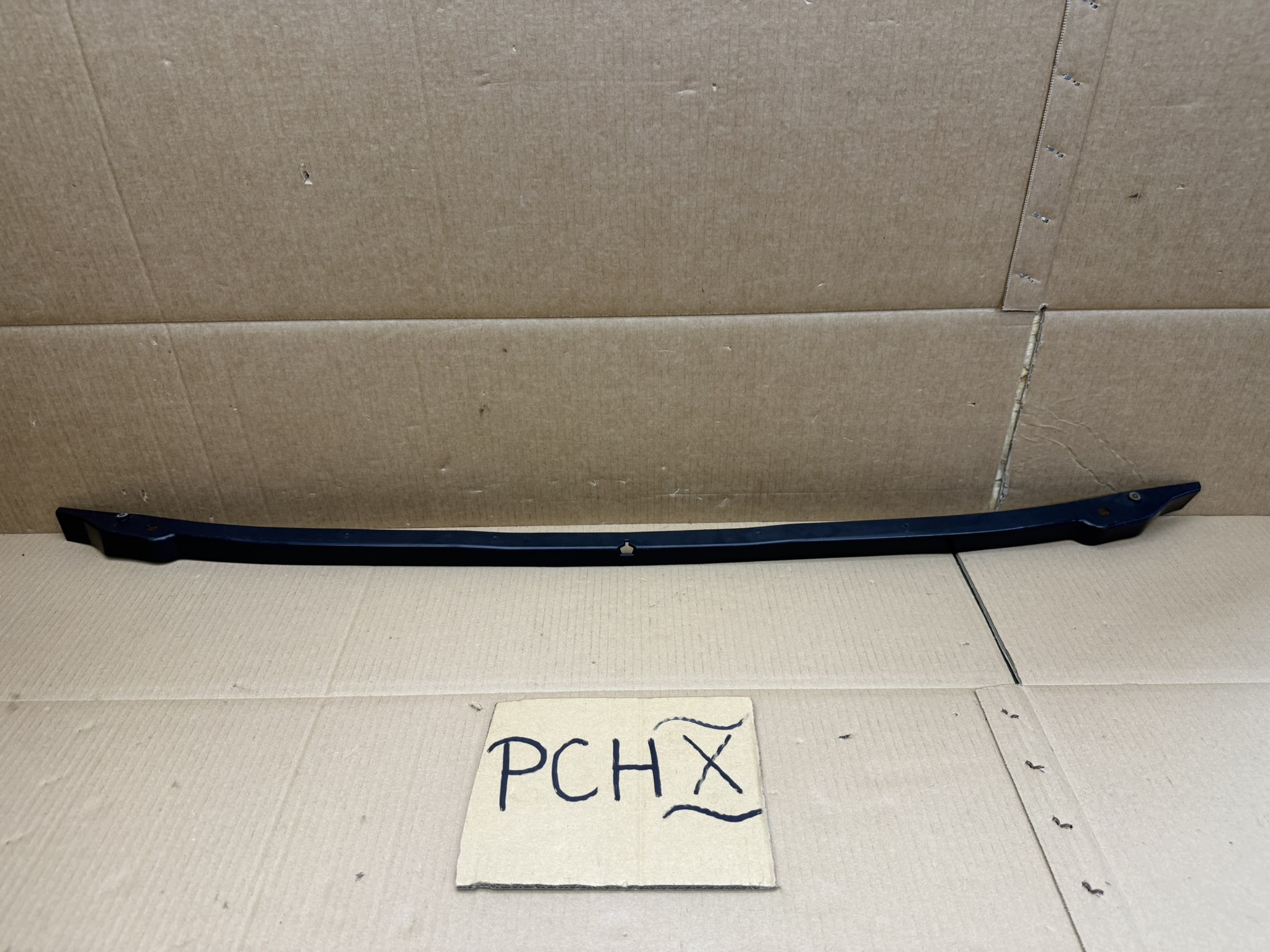 Land Rover Discovery Sport 19- bumper strip image 2