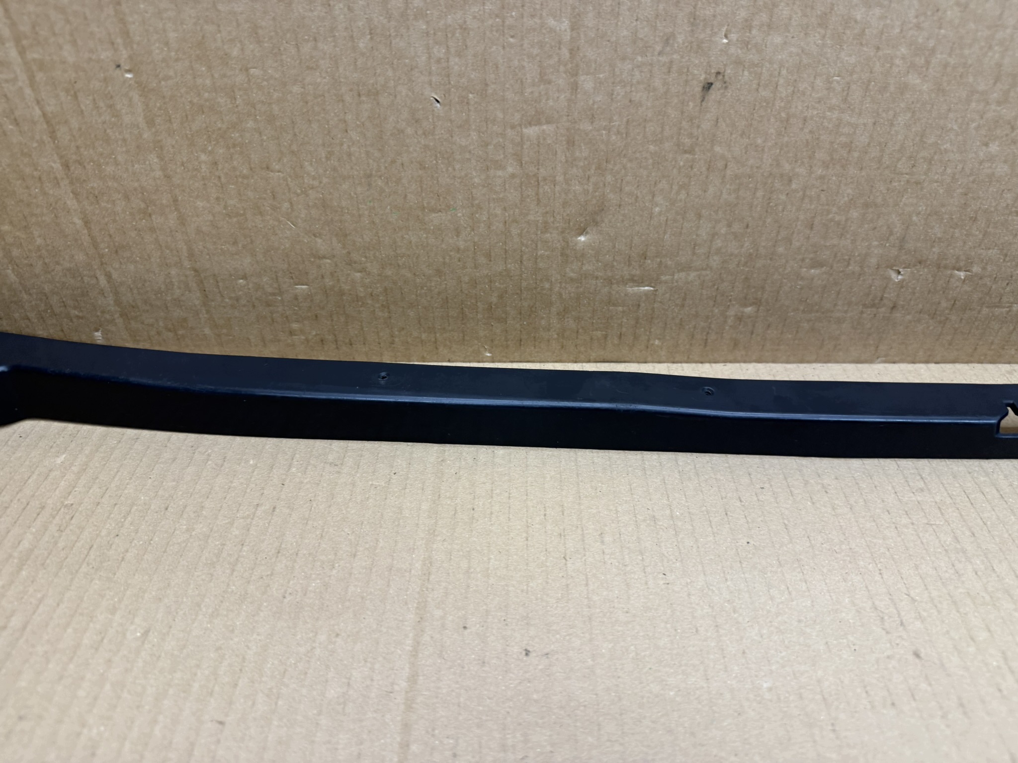 Land Rover Discovery Sport 19- bumper strip image 3
