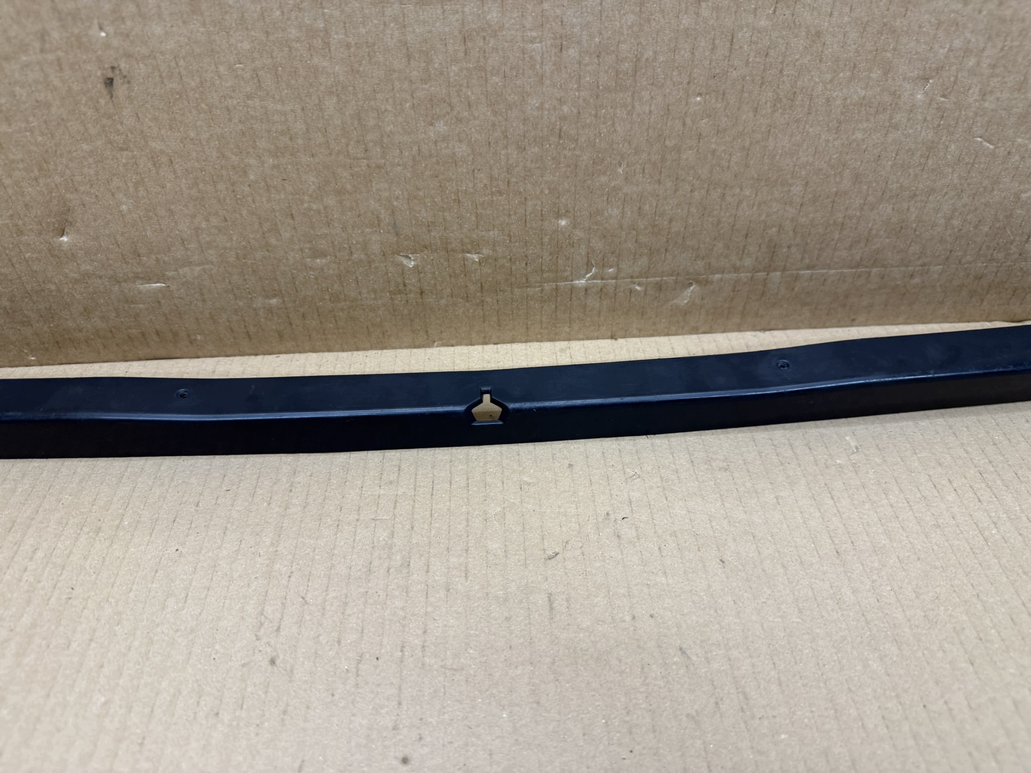 Land Rover Discovery Sport 19- bumper strip image 4