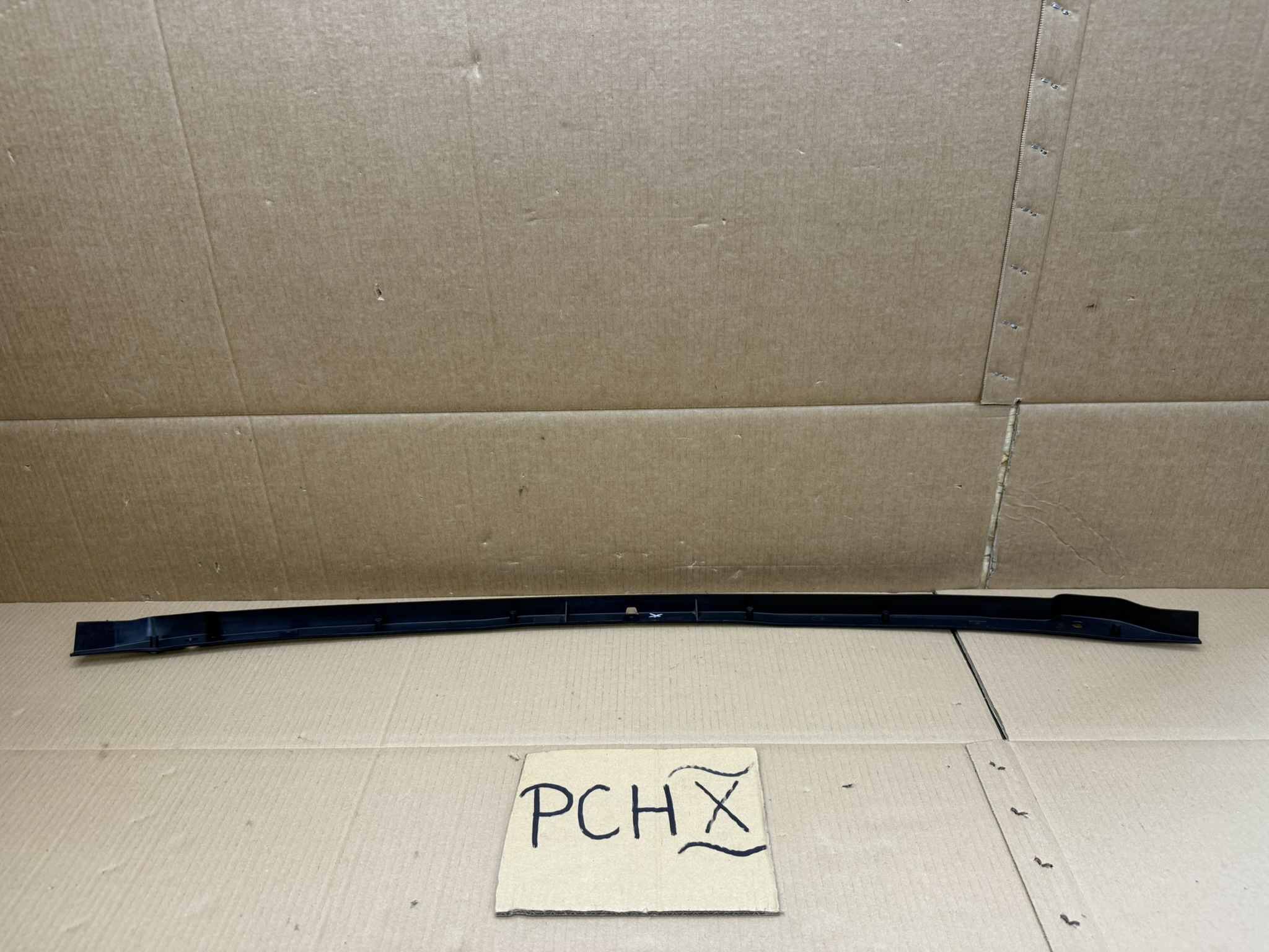 Land Rover Discovery Sport 19- bumper strip image 6