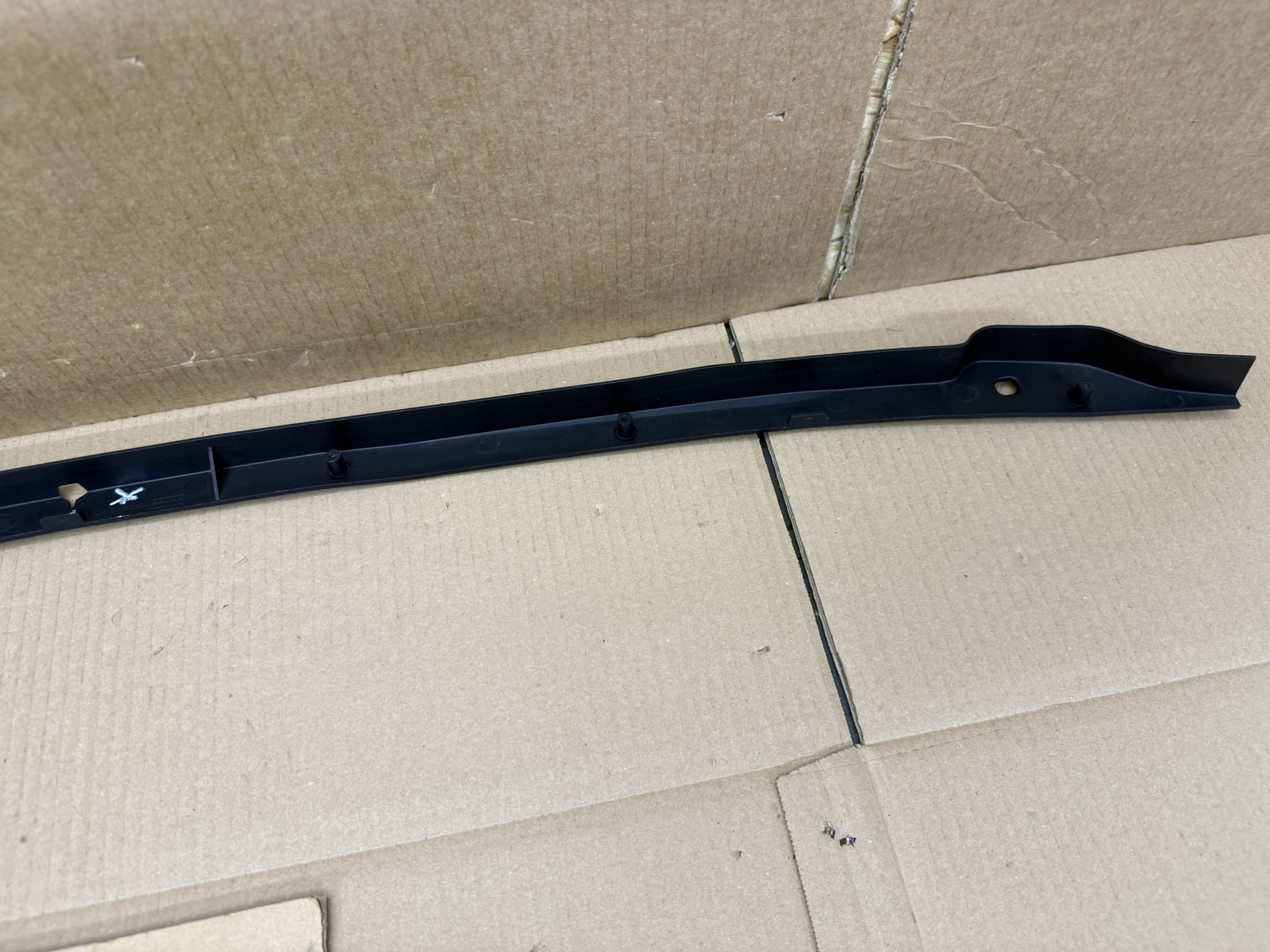 Land Rover Discovery Sport 19- bumper strip image 9