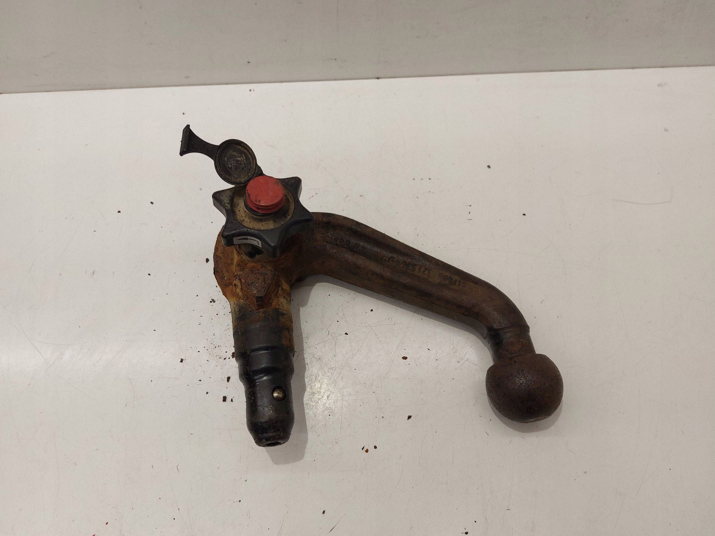 Attelage boule VW Passat B6 3C0803882A image 3