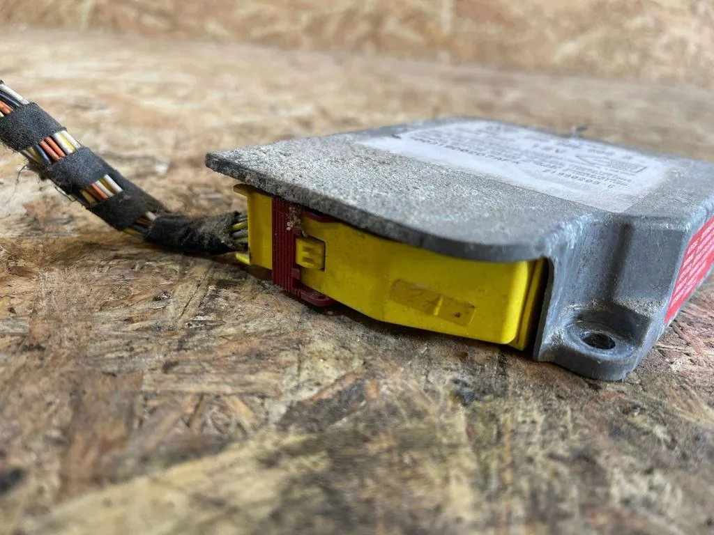 Module de suspension VW Golf IV 1.9 TDI 6Q0909605A image 10