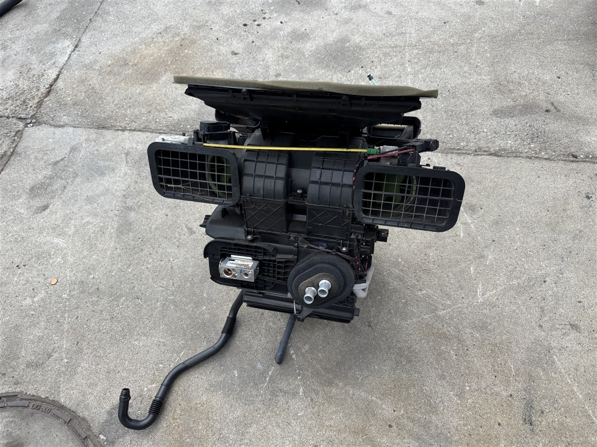 Radiateur de clim 272706032R Renault Trafic IV image 3
