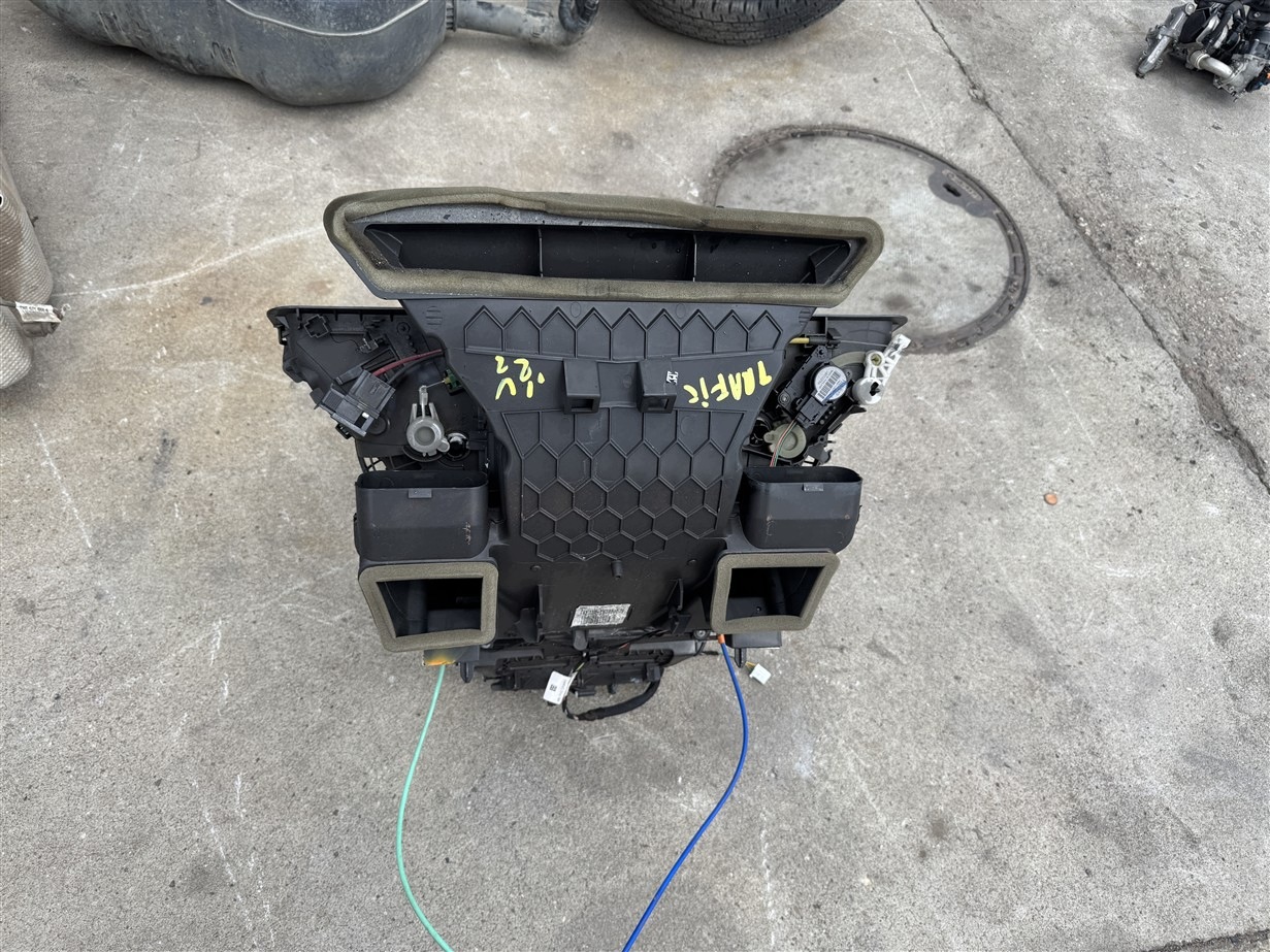 Radiateur de clim 272706032R Renault Trafic IV image 4