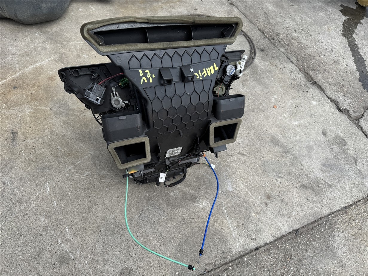Radiateur de clim 272706032R Renault Trafic IV image 5