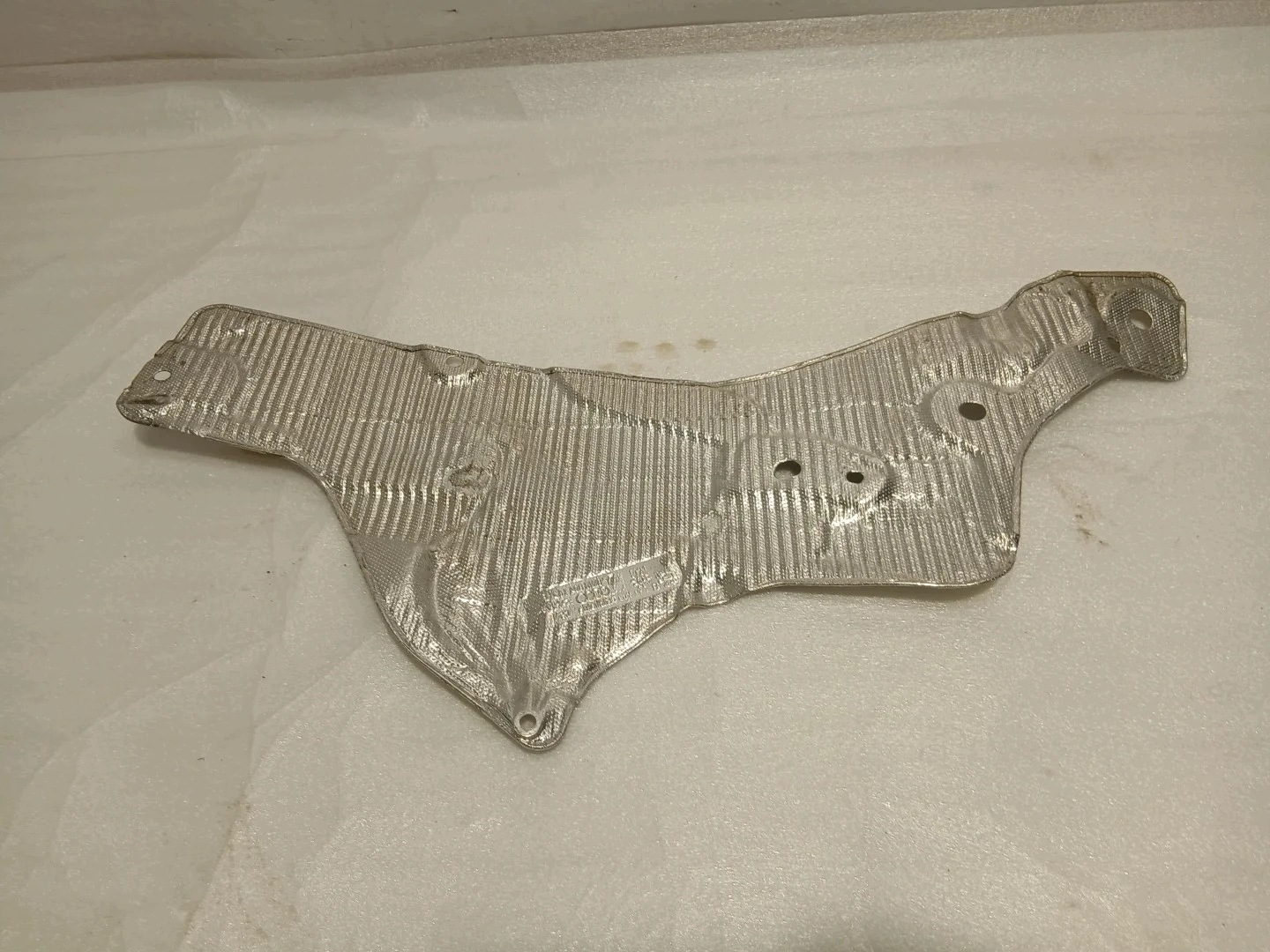 Audi A4 B9 LIFT Cache Thermique Longerons image 2