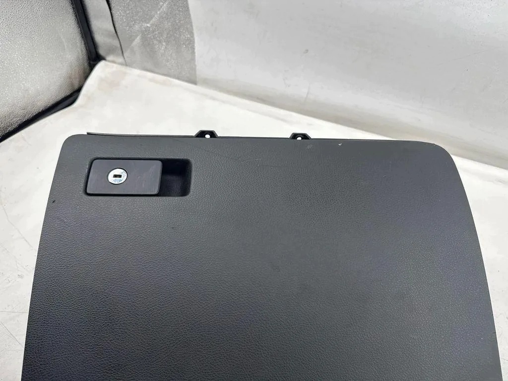 Forro de guantera VW Passat Variant B6 3C5 T0024726112 image 3