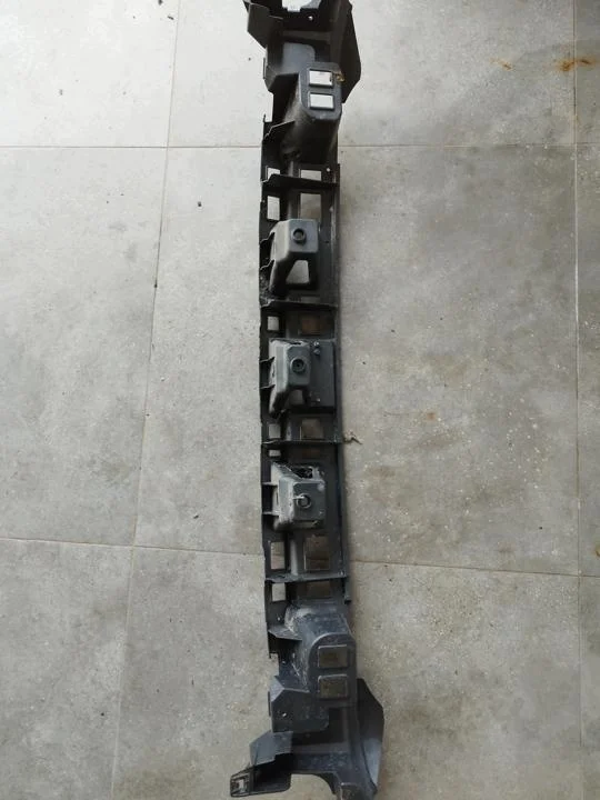 Land Rover Range Rover Velar puskurin tukirauta
