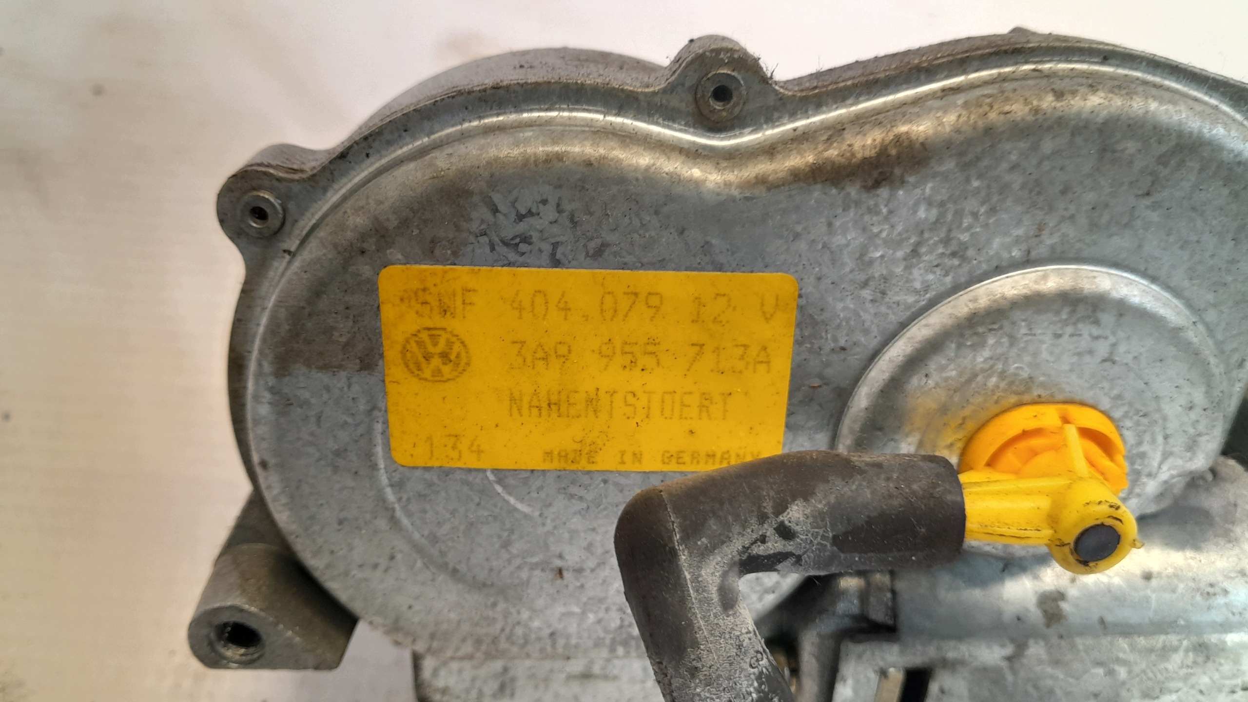 VW Passat B4 Kombi takalasin pyyhinmoottori image 3