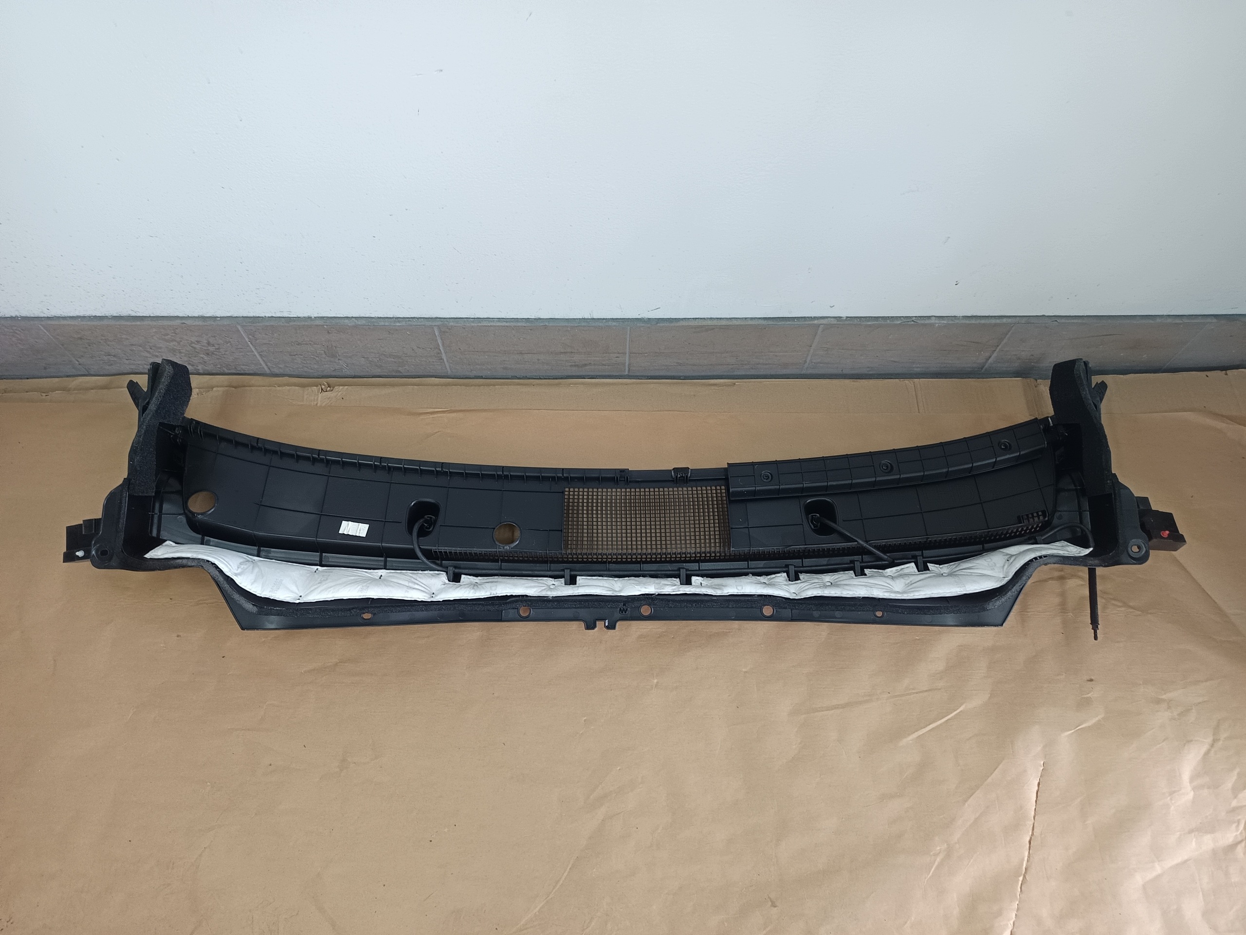 Tuulilasin alaosa Hyundai Kona II Käytetty