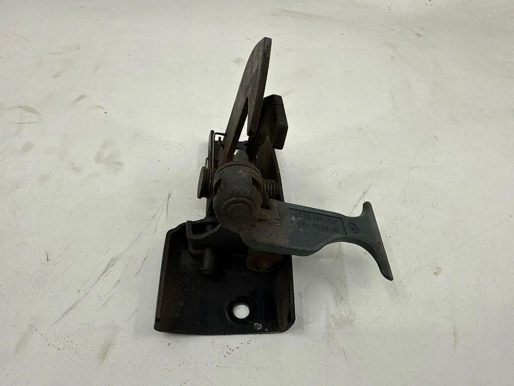 Serrure de capot Mercedes E W211 A2118870227 image 3
