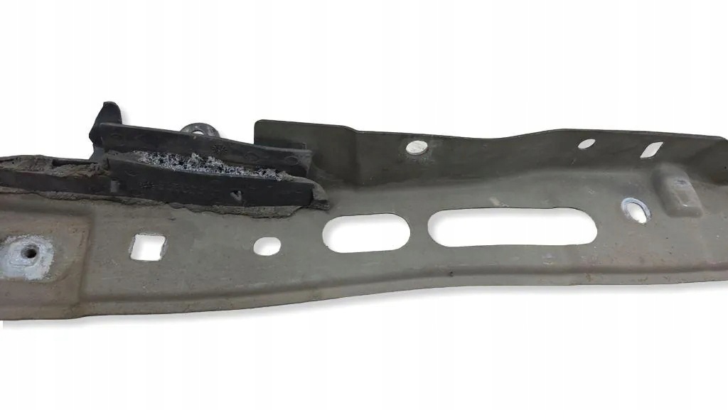 Renault Fender Bracket 8200268140 Used image 9