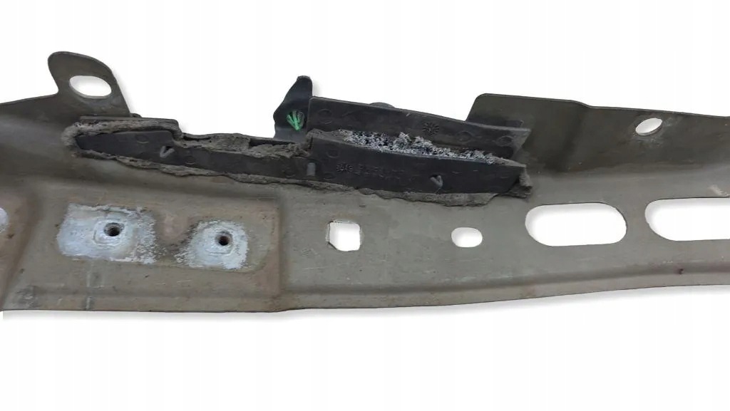 Renault Fender Bracket 8200268140 Used image 10