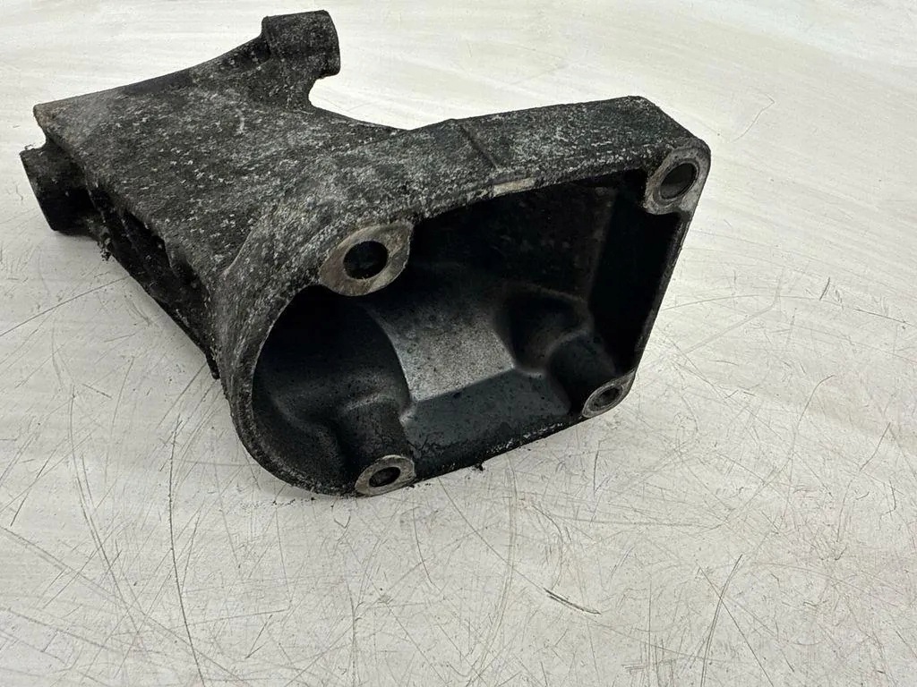 Moottorin kiinnike Mercedes C 203 W203 2.2 CDI 6112230704