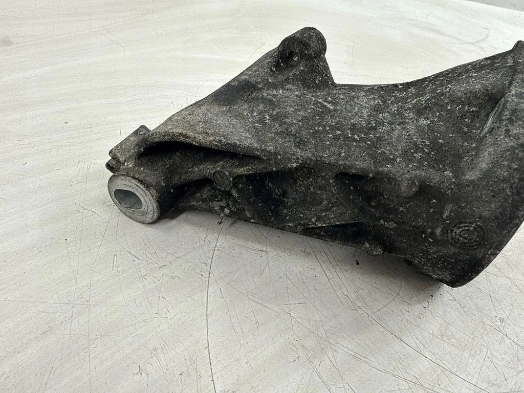 Support moteur Mercedes C 203 W203 2.2 CDI 6112230704 image 3